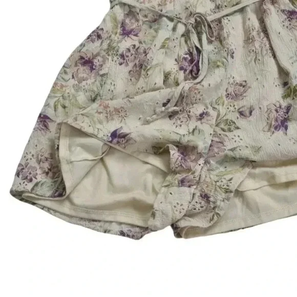 American  Eagle Floral Romper Wrap Front Cream Playsuit Cottage Core Size XS - Picture 13 of 16